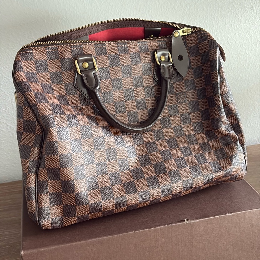LOUIS VUITTON speedy 30 Damier.  Authentic
EUC